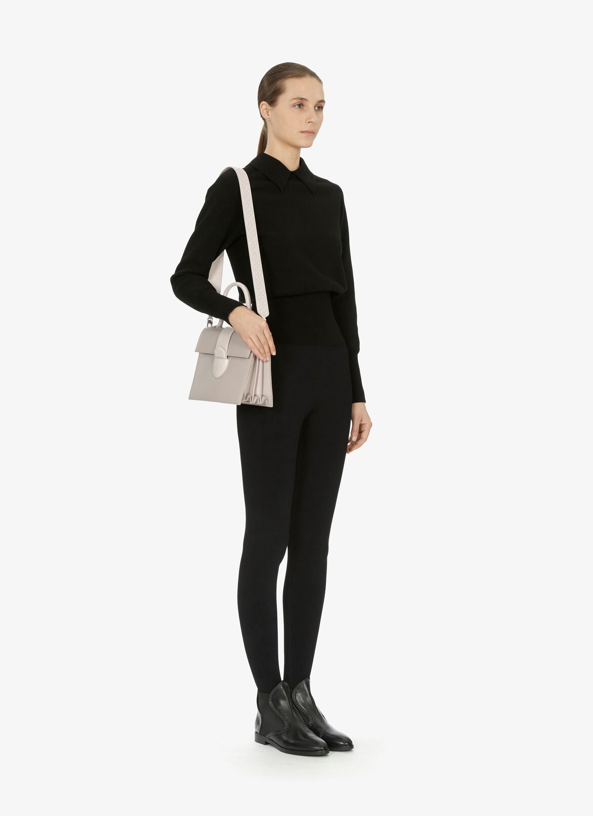 Leonie 23 Handbag ALAÏA PEARL LEONIE 23 HANDBAG